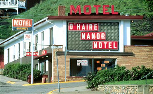 O'Haire Manor Motel And Apartments Shelby Eksteriør billede